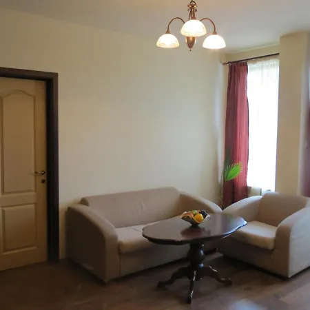 & Mountain Romance Πανσιόν